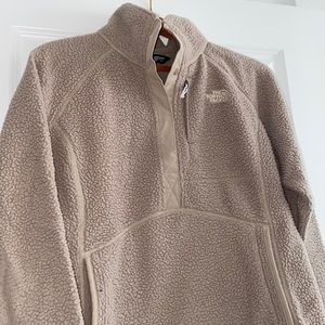Beige north face sherpa pullover